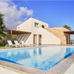 4  bedroom villa with pool, Scopello, sleeps 8